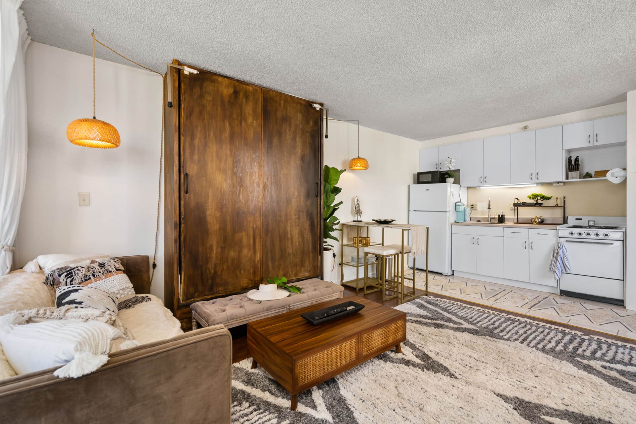 Condo in Honolulu · ★4.96 · Studio · 1 bed · 1 private bath - Image 7