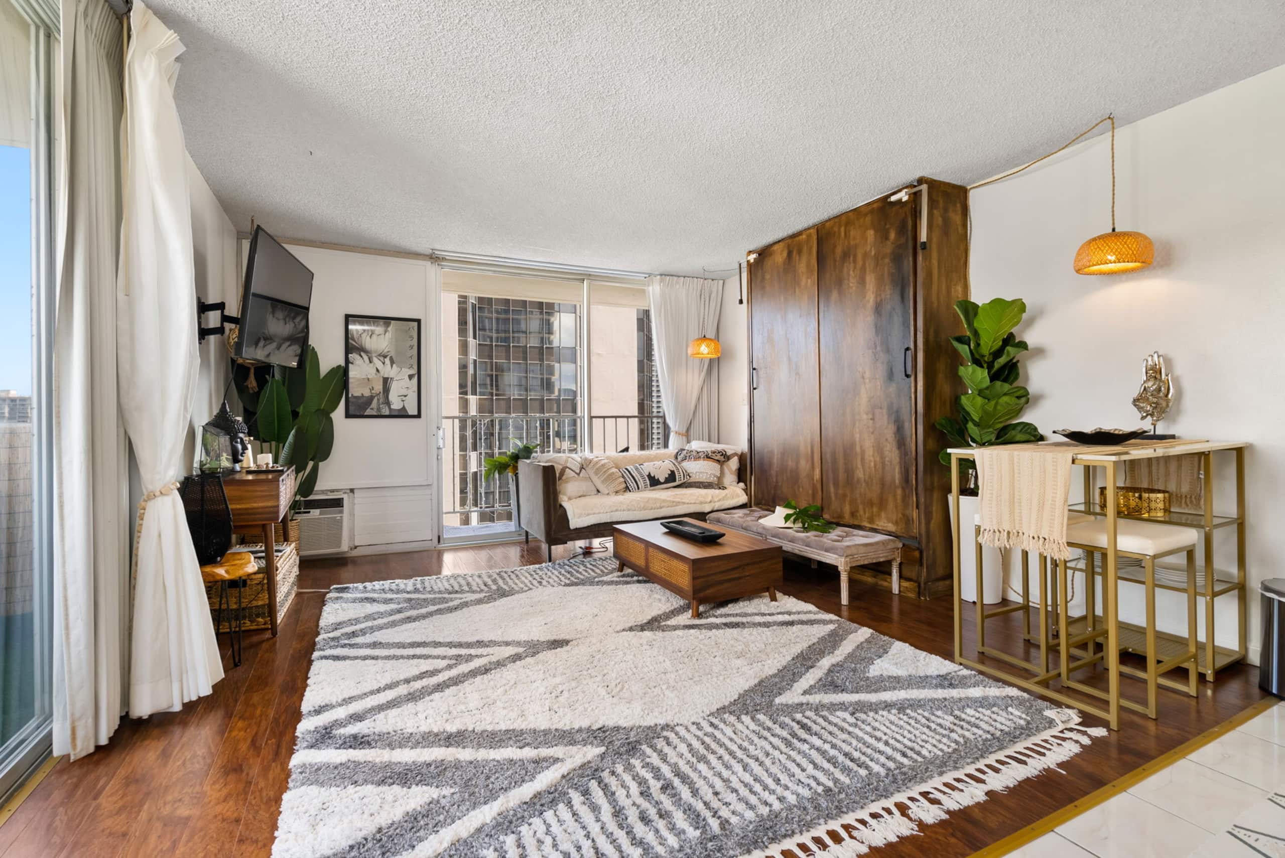 Condo in Honolulu · ★4.96 · Studio · 1 bed · 1 private bath - Image 6