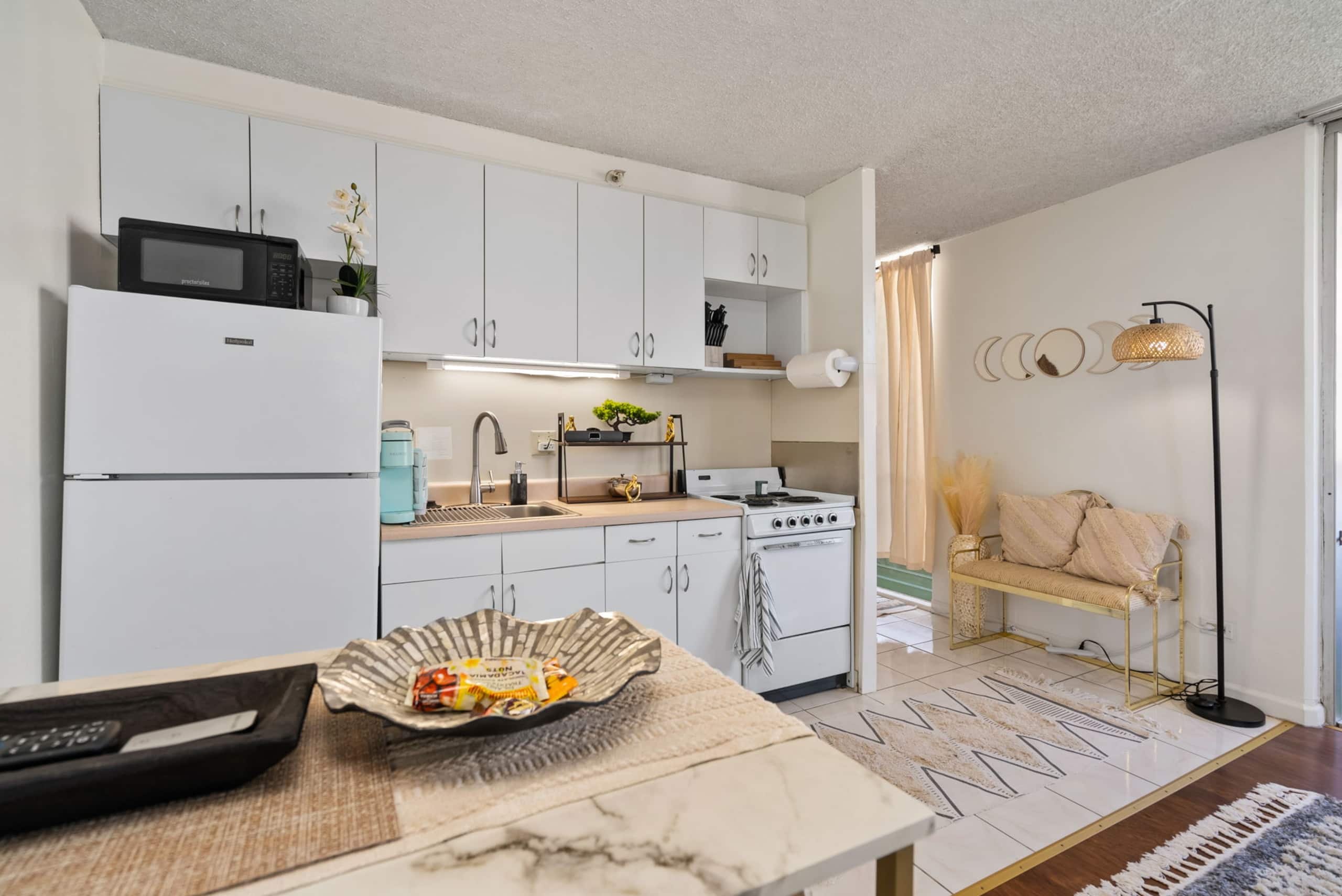 Condo in Honolulu · ★4.96 · Studio · 1 bed · 1 private bath - Image 15
