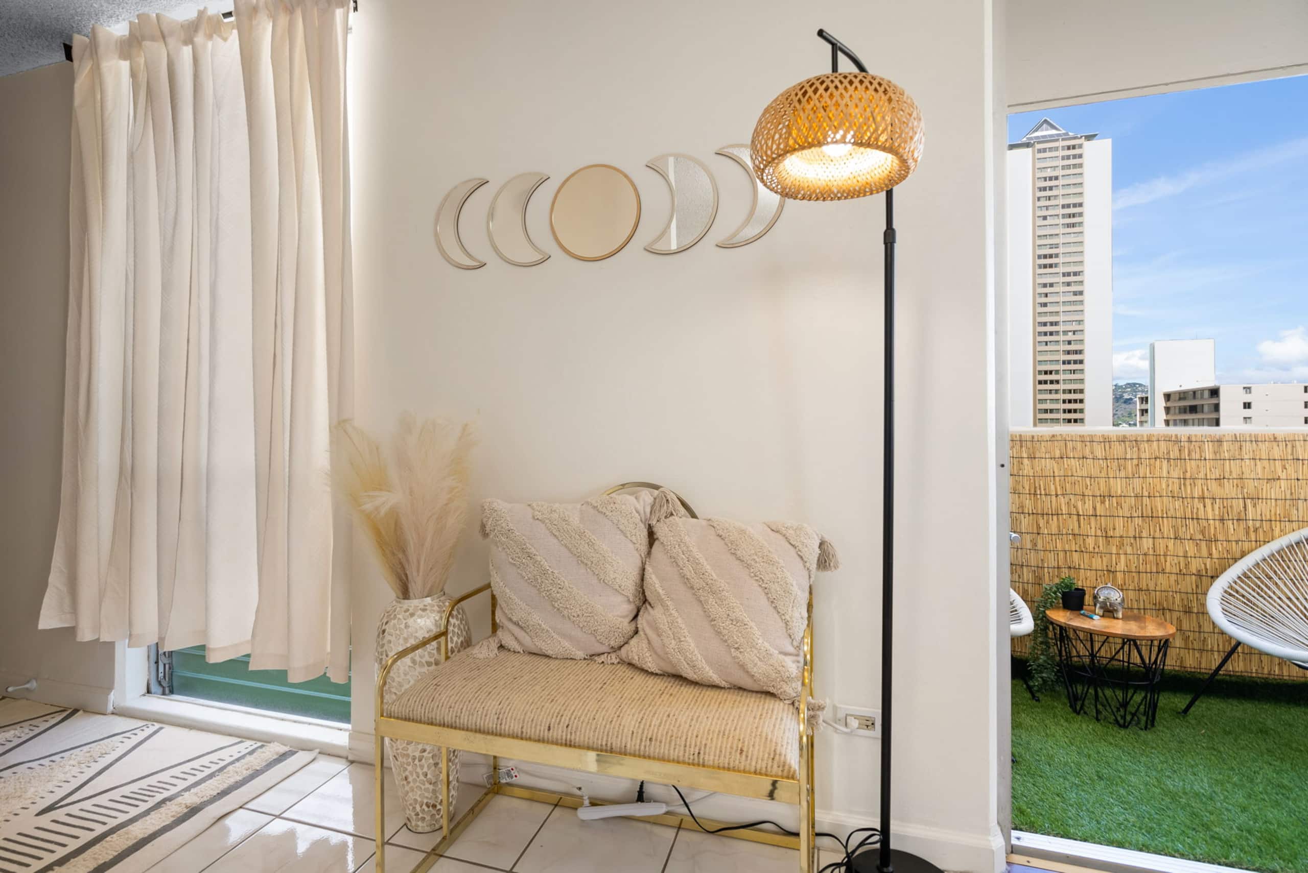 Condo in Honolulu · ★4.96 · Studio · 1 bed · 1 private bath - Image 12
