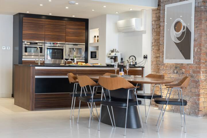 Luxury Penthouse with Private Roof Terrace gallery image 3