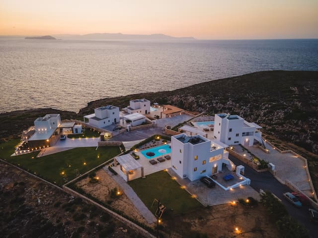 Stylish Villa Beyond Sea: 70m² Pool, Near Beach! gallery image 5