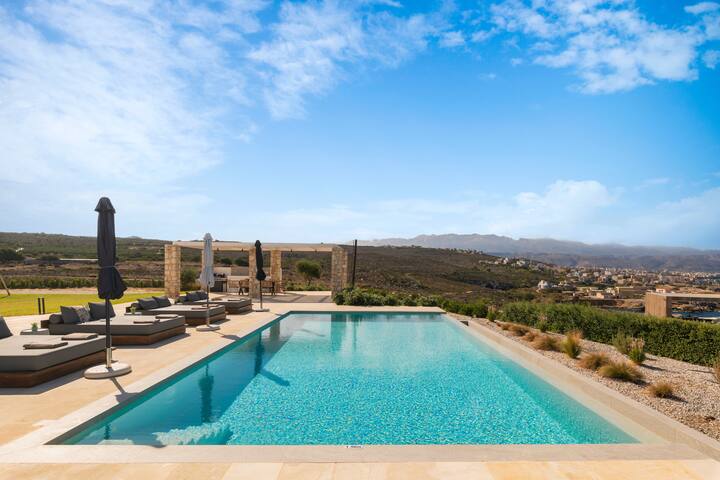 Stylish Villa Beyond Sea: 70m² Pool, Near Beach! gallery image 2