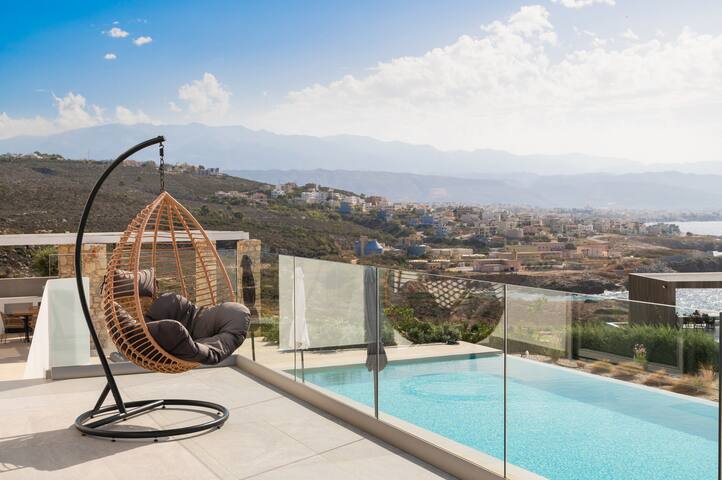 Stylish Villa Beyond Sea: 70m² Pool, Near Beach! gallery image 3