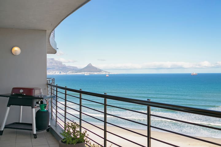 Chic Beachfront Apt with Table Mountain Views gallery image 5