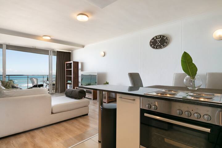 Chic Beachfront Apt with Table Mountain Views gallery image 2