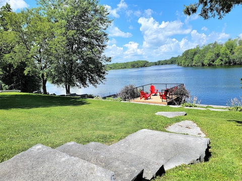 Waterfront 6 bedroom Cottage Hot Tubs and Fishing