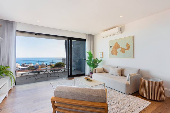 Stylish Apartment with Uninterrupted Ocean Views gallery image 3