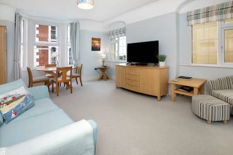 Top Airbnb: Seaview at No. 26 Northumberland Place in Teignbridge