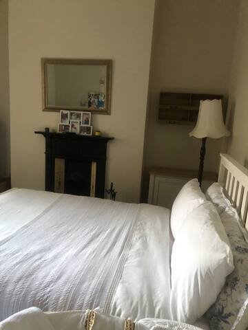 3 bed luxury home Dublin south city. Bus stop 100m gallery image 2