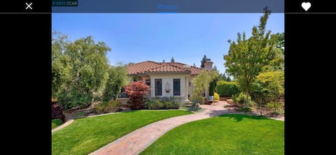 Charming Casita Private & peaceful near downtown.
