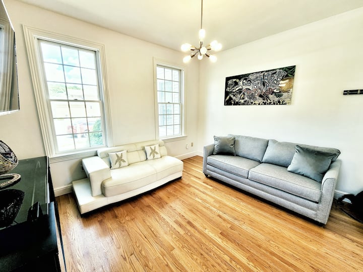 Beautiful Cozy One Bedroom Apartment Free Parking - Short Beach, MA