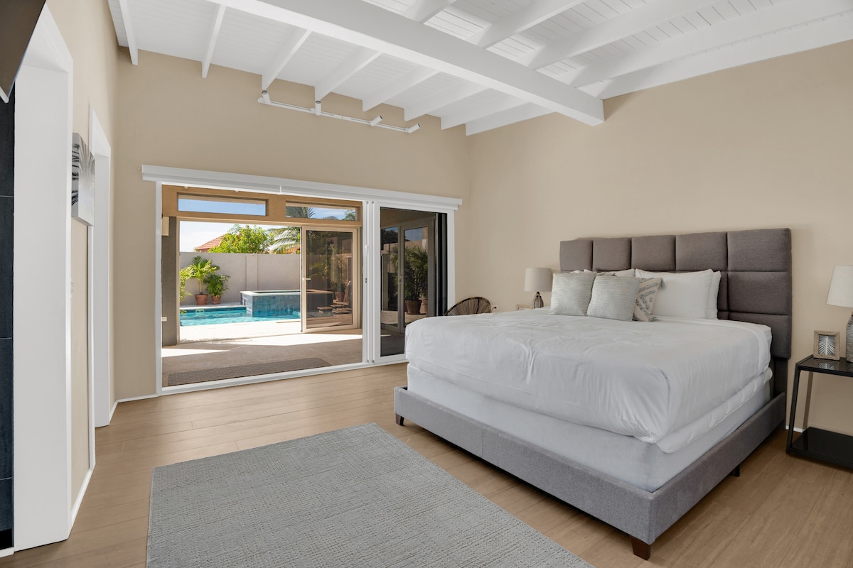 Დაიძინეთ შესანიშნავი ღამის ძილი ამ კომფორტულ საწოლზე.
