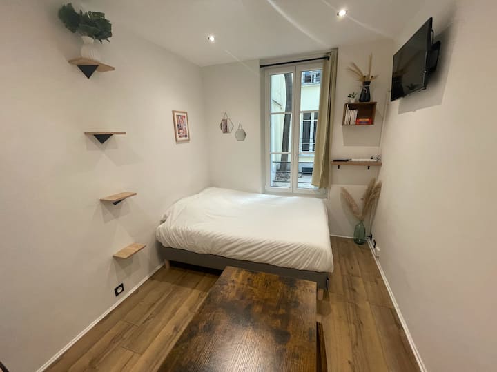 ห้อง Studio des Thermopyles

พร้อมเตียงคู่ที่สะดวกสบาย Wi-Fi และทีวีไฟเบอร์ความเร็วสูงเงียบสงบบนลานบ้านและไม่สัมผัสกับรถยนต์
