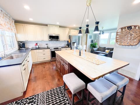 Willow Grove Wineries, Breweries, Hiking,Hot Tub