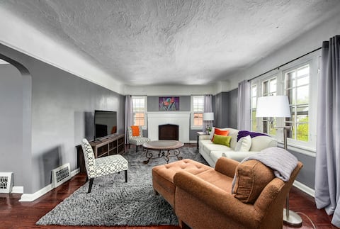 Charming & Cozy ~ Long-Stays OK ~ Near CLE Clinic