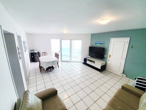 Top performing Airbnb: A penthouse with a sea view and barbecue area in Guaratuba