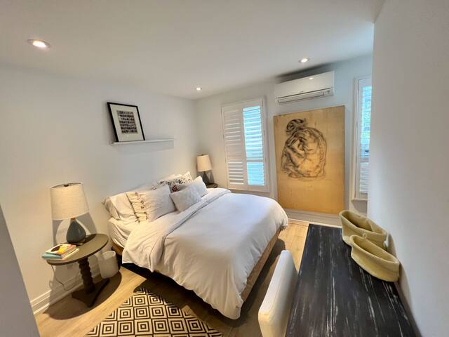 Elegant 3-bed, 2.5 bath private Leslieville home gallery image 4