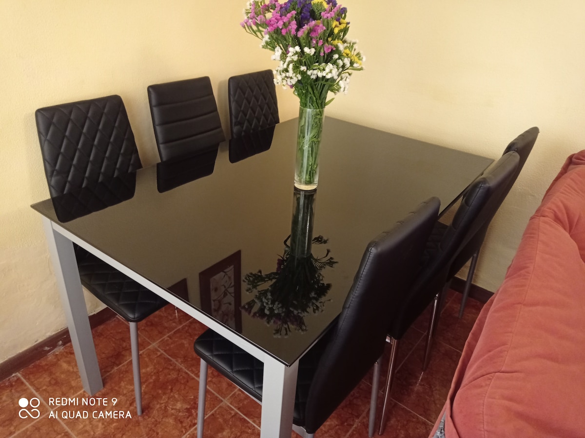 Anuncio de Airbnb popular: COZY AND BRIGHT DOWNTOWN APARTMENT en Vigo