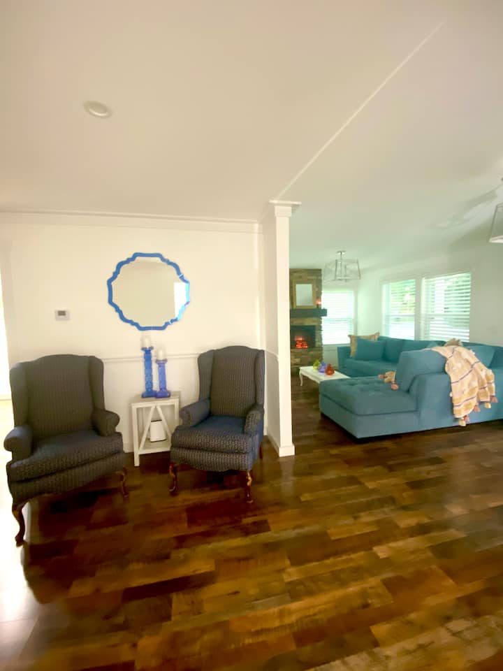 Helen’s Blue Harmony. - Helen, GA
