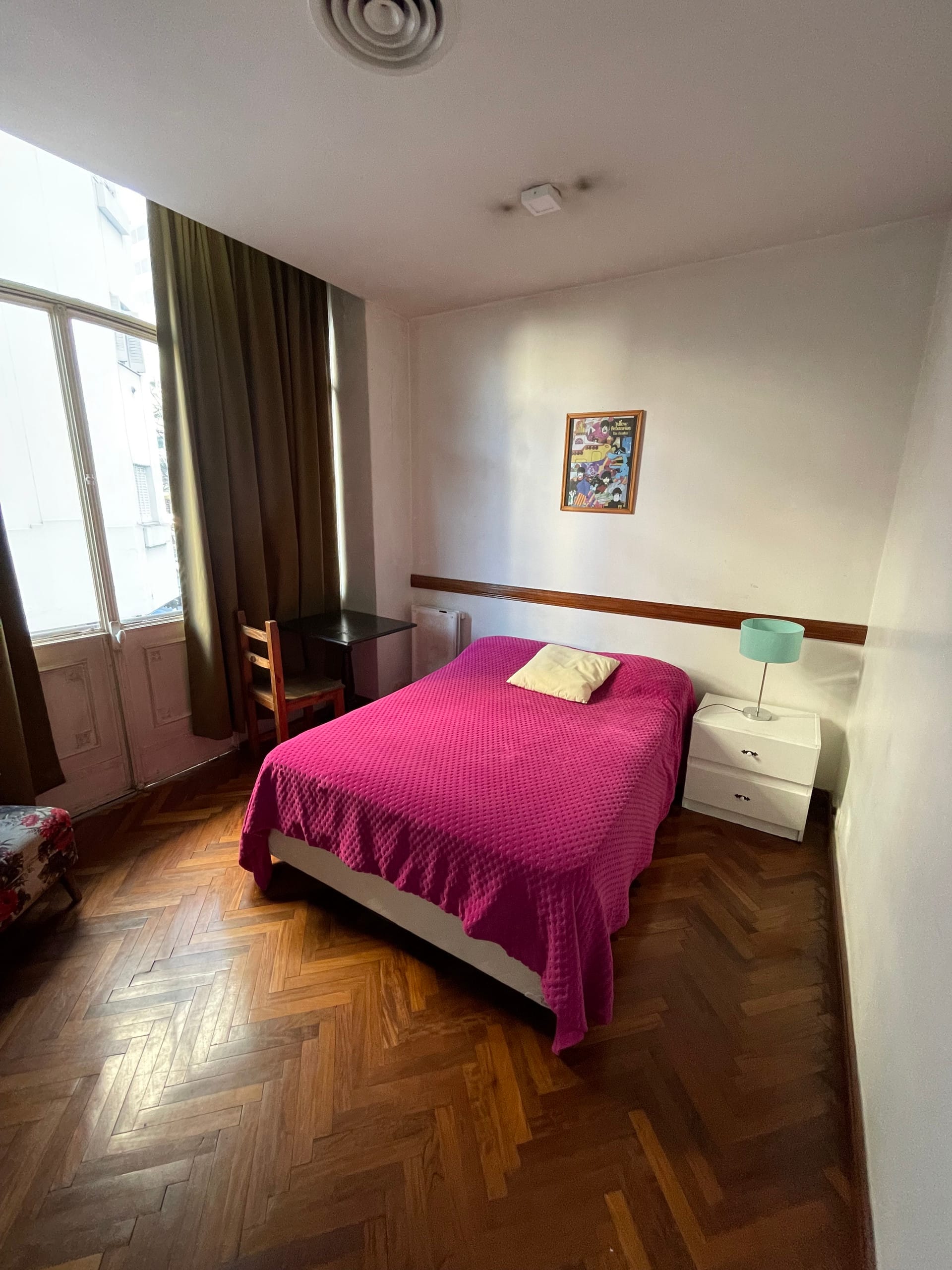 Private room in student residence in Monserrat