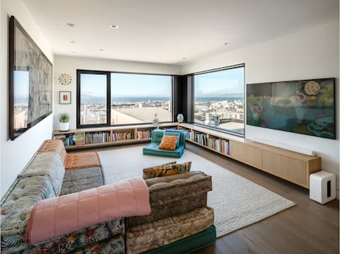 Top performing Airbnb: 180° Bay & Skyline Views • Private Roof Deck in Russian Hill