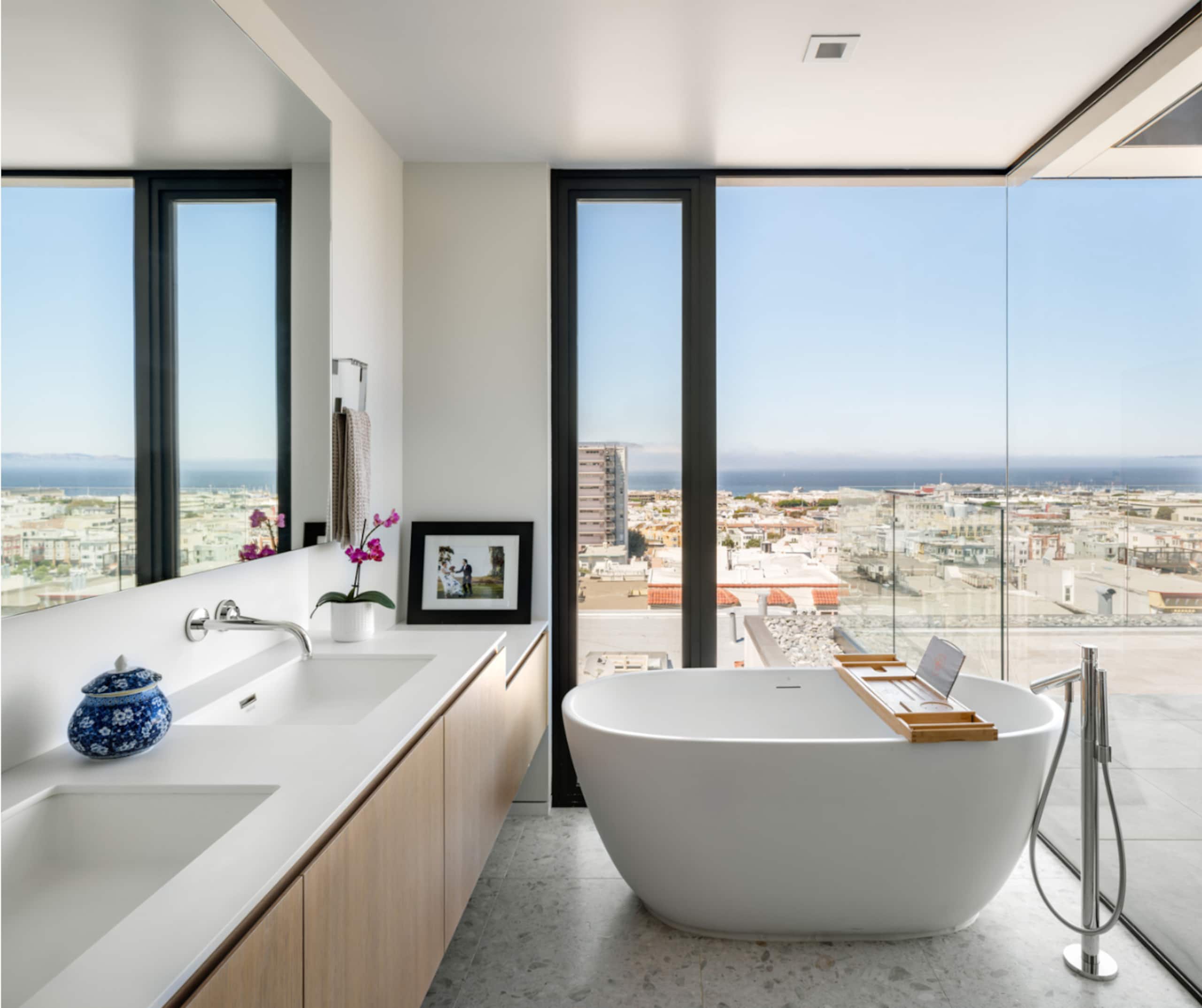 Home in San Francisco · ★5.0 · 3 bedrooms · 4 beds · 2.5 baths - Image 23