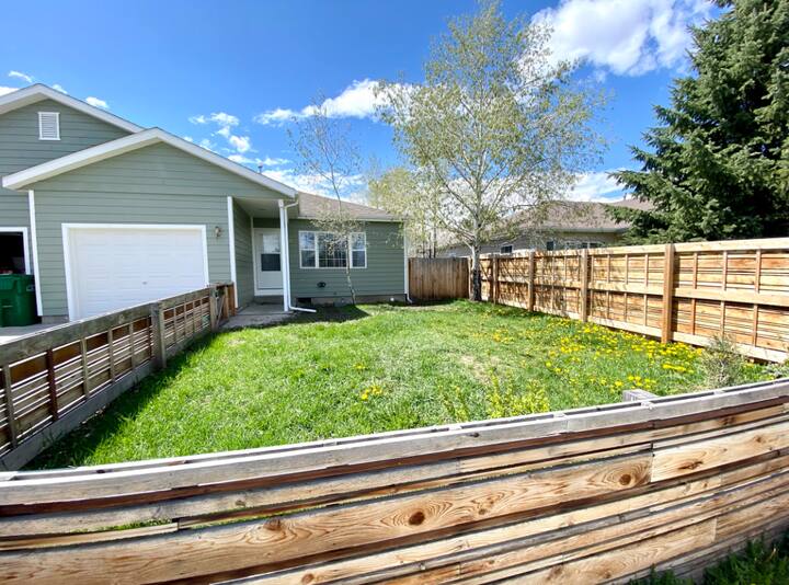 Centrally located 3bed townhome, petfriendly! Townhouses for Rent