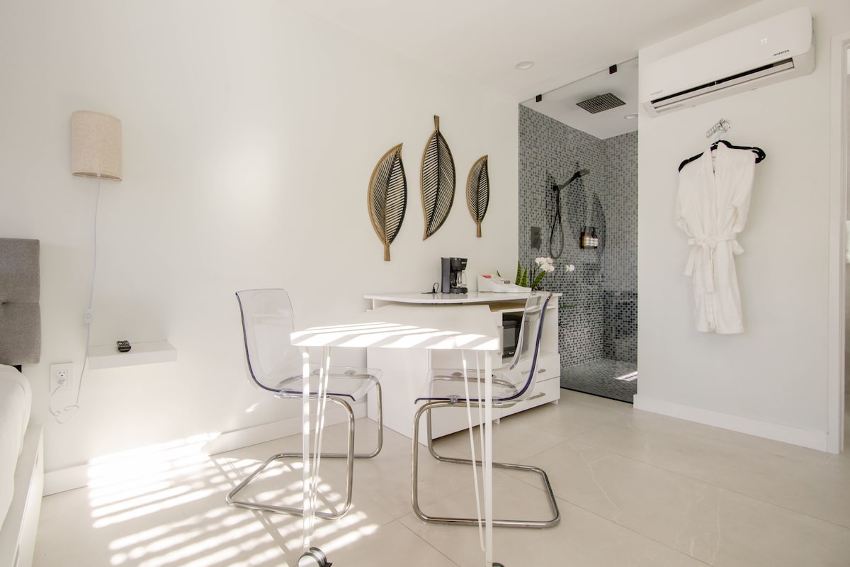 Successful Airbnb property: Amazing Studio - Perfect Distance to Everything in Shorecrest