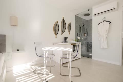 Successful Airbnb property: Amazing Studio - Perfect Distance to Everything in Shorecrest