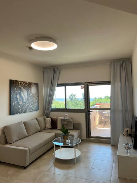 Luxury City Center Apt Uniquely Overlooking Nature