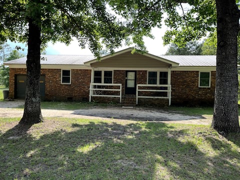 Cozy Country Cottage in DeFuniak Springs