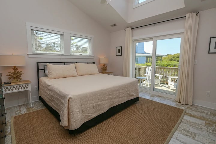 غرفة النوم الرئيسية رقم2 مع سطح خاص