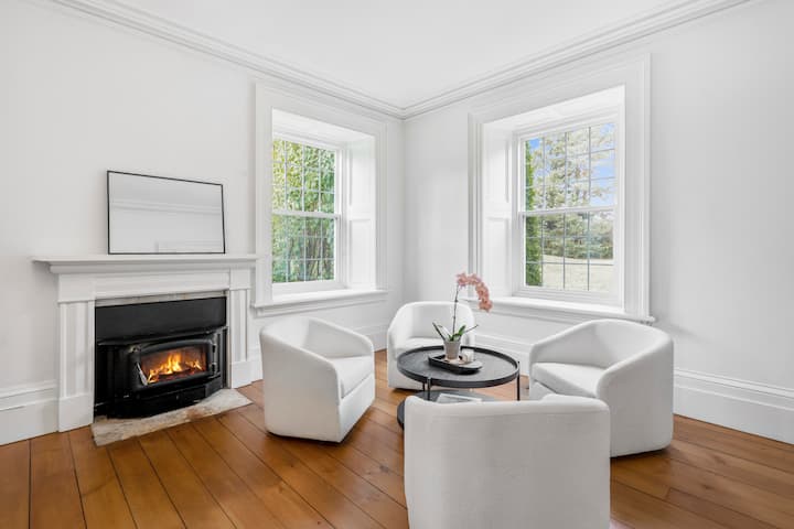 Luxe B&b - Pool, Firepit, Hot Tub & Farm Animals - Ontario