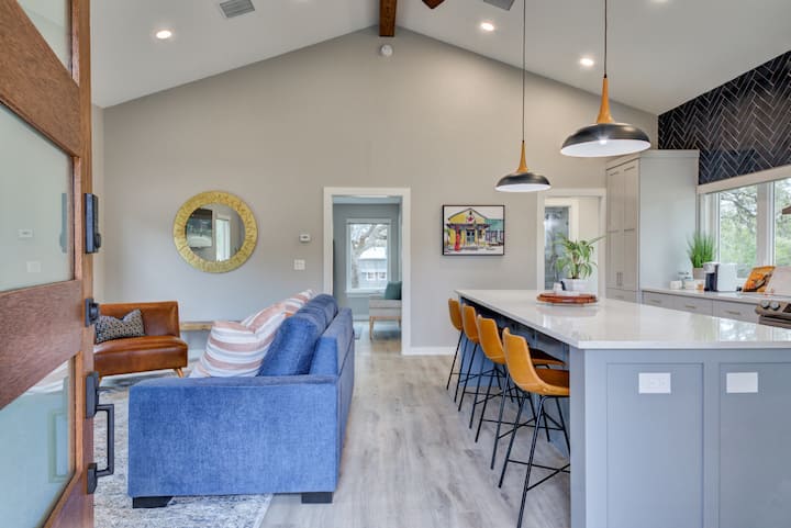 Pickleball Court, Casita, Treetop Deck On 8 Acres - Driftwood, TX