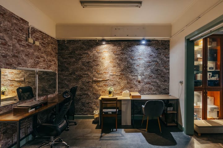 العمل والتركيب في المنطقة
منطقة الإيجار التي تقل عن 10 أشخاص ليست خاصة.
قد يكون هناك زملاء آخرون لاستخدام الكمبيوتر
