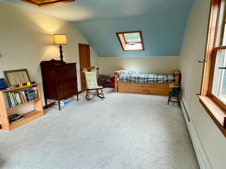 ზემოთ საძინებელი, 2-დან 1 საწოლი