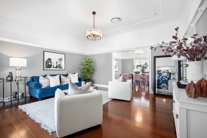 Stunning and Modern house with amazing City views gallery image 3