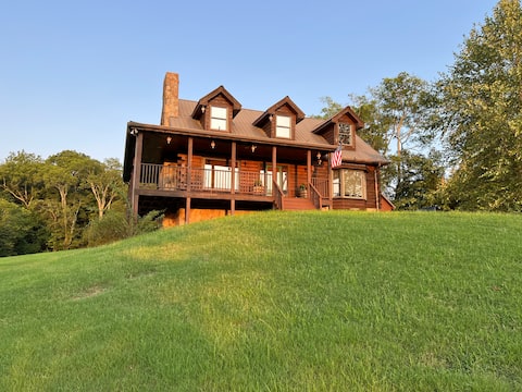 5 Acre 3 Bedroom Cabin Next Door to Troubadour