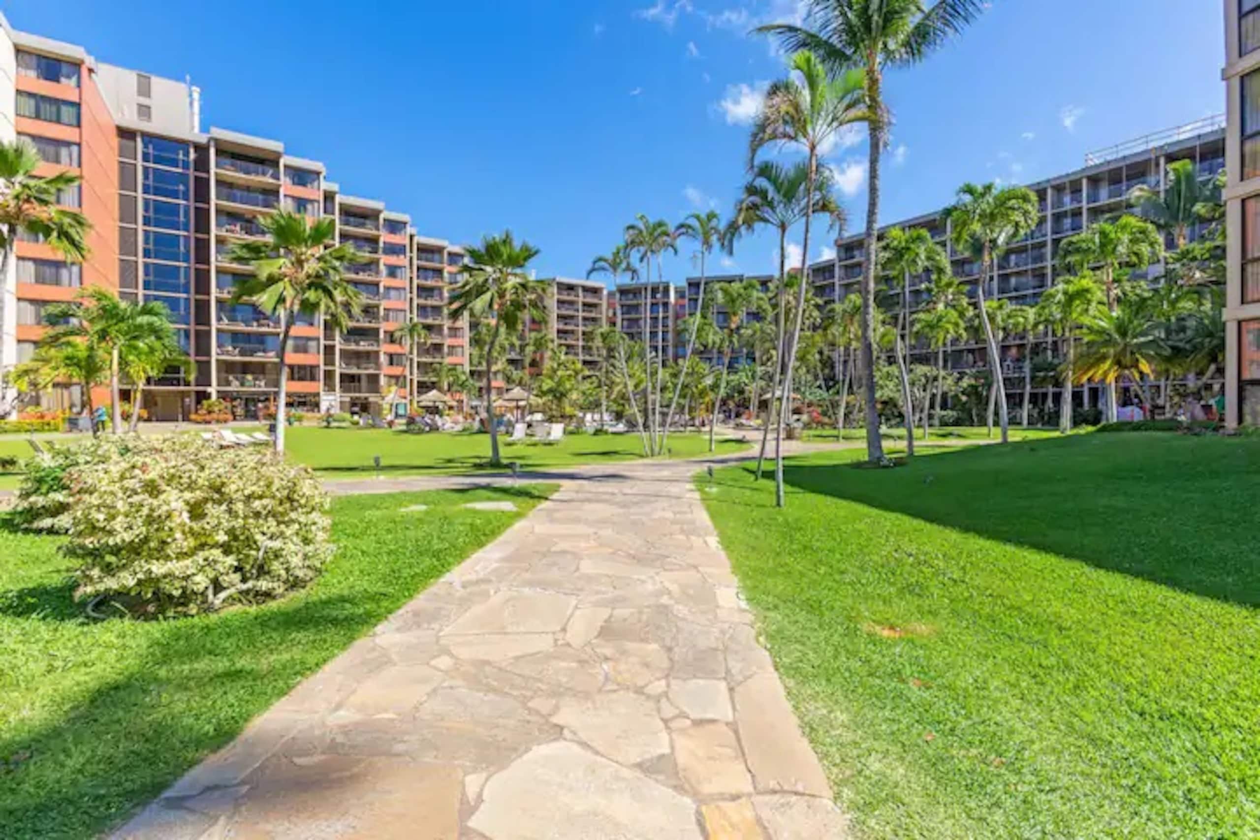 Condo in Lahaina · ★4.85 · Studio · 2 beds · 1 private bath - Image 66