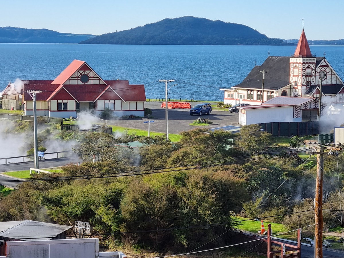 Top Airbnb: Breathtaking views, peaceful, short walk to town in Bay Of Plenty