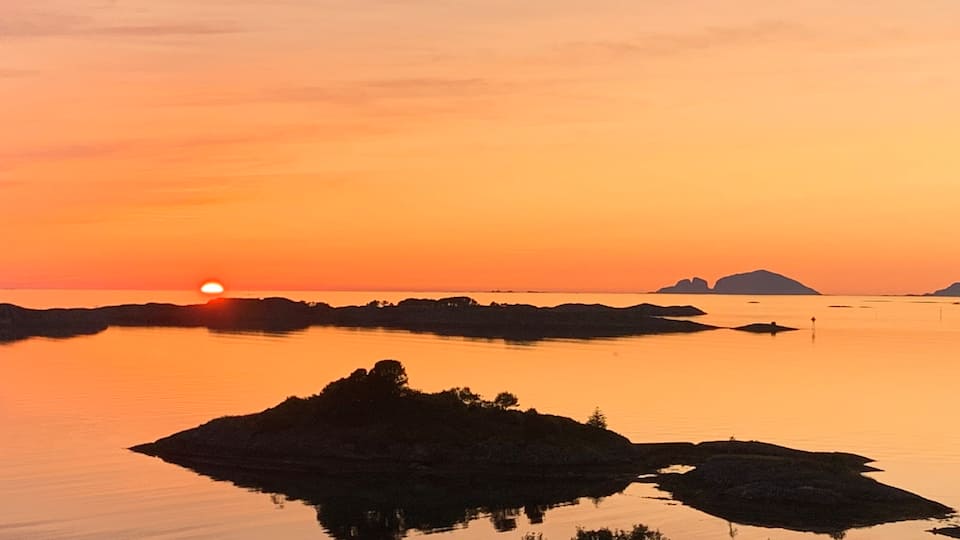 A modern sea cabin on the Norwegian coast, Atløy, Vestland, Norway, photo 8 of 10