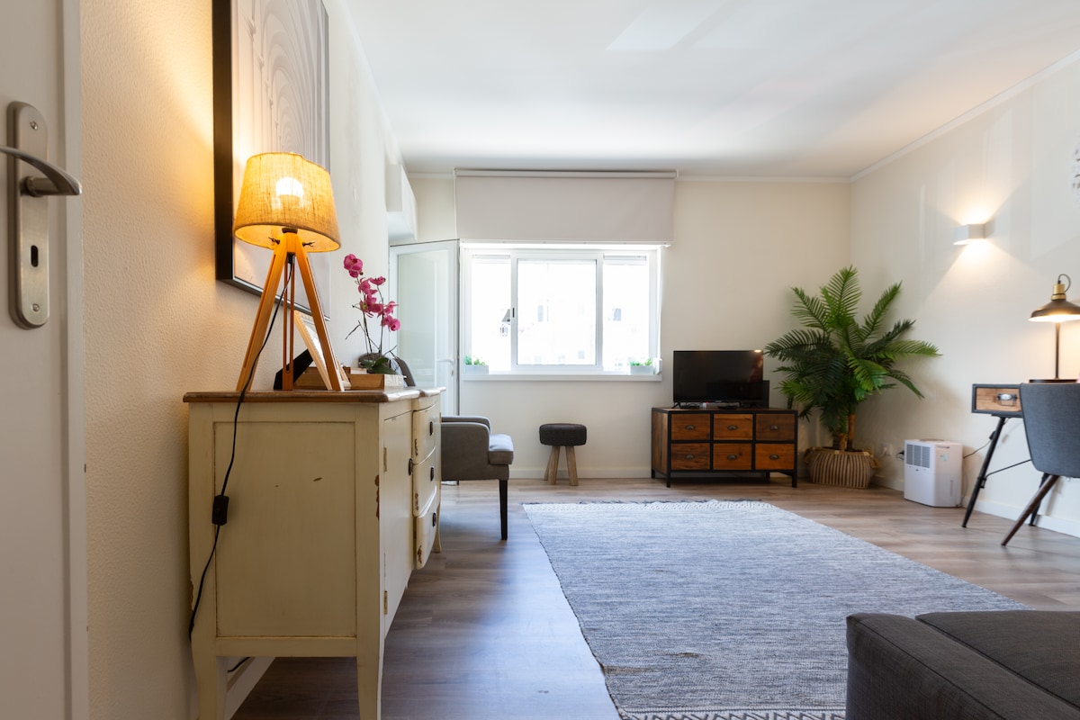 Top Airbnb: wondefull apartment at 5 min walking to the beach em União Das Freguesias De Carcavelos E Parede