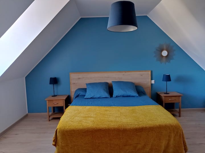 La chambre bleue: 1 lit de 160cm ou 2 lits de 80cm