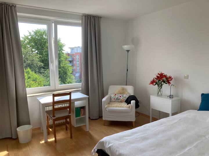 Bright room centrally located in Hamburg, AltonaOttensen Apartments