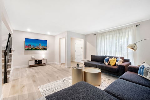 Modern oasis in the city;
NEW Hot tub! EV charger