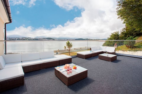 Sea Front Spacious Apartment on Anglesey