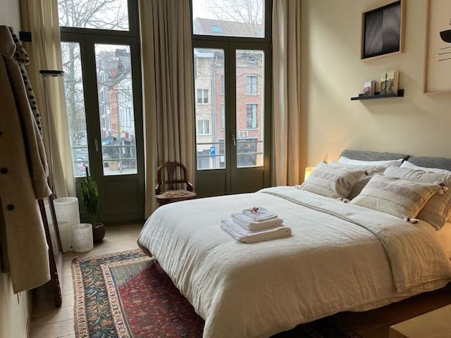 Stunning apartment by MAS gallery image 2