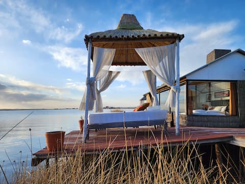 The only floating lodge in Puno