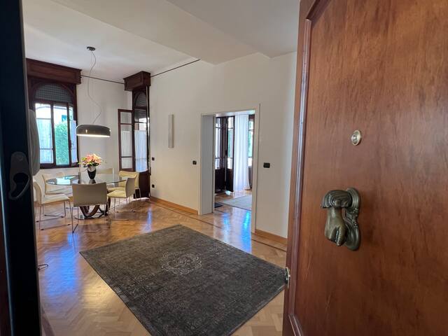 27@Lido Luxury apt few mts from Film Festival gallery image 3